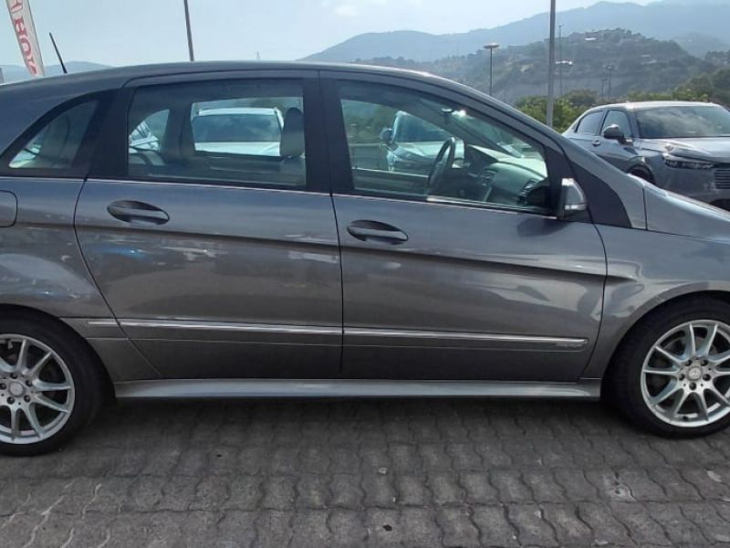 Mercedes-Benz B 200 Classe B - T245 cdi Premium - 4 - Mag Motors Mercedes-Benz B 200 Classe B – T245 cdi Premium