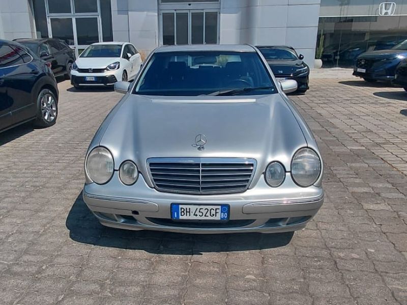 Mercedes-Benz E 200 Classe E - W210 Berlina k Avantgarde FL - 5 - Mag Motors Mercedes-Benz E 200 Classe E – W210 Berlina k Avantgarde FL