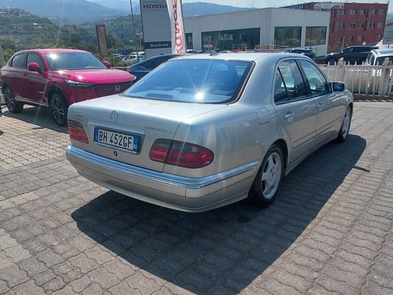 Mercedes-Benz E 200 Classe E - W210 Berlina k Avantgarde FL - 3 - Mag Motors Mercedes-Benz E 200 Classe E – W210 Berlina k Avantgarde FL